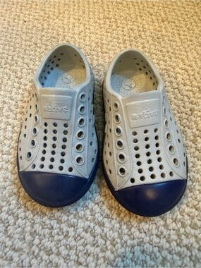 Native Kids Water Shoes (Light Gray/  Navy)- 4